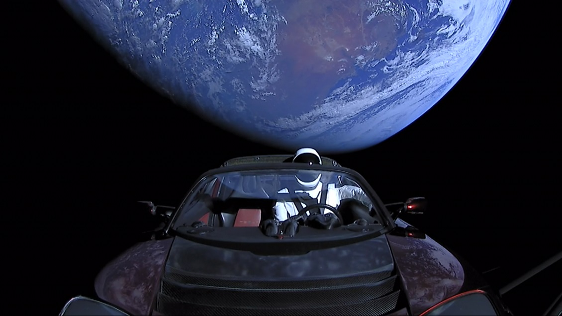 El coche de Tesla enviado al espacio completó su primera órbita alrededor del Sol