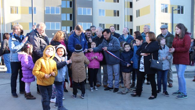 Punta Arenas: 120 familias recibieron las llaves de sus nuevos departamentos