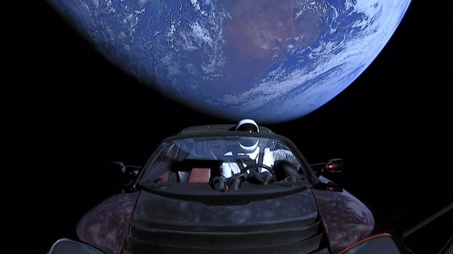 El coche de Tesla enviado al espacio completó su primera órbita alrededor del Sol