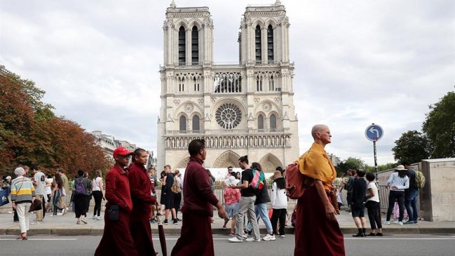 Notre Dame: Este lunes se reanuda la reconstrucción con medidas preventivas