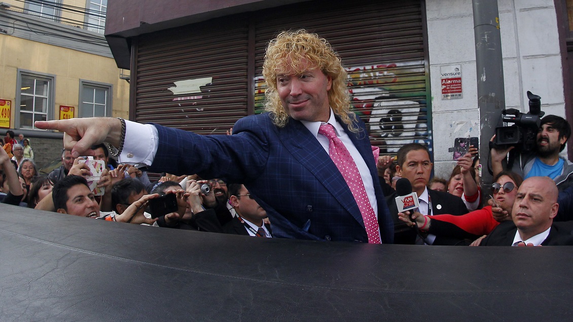 Leonardo Farkas hizo millonaria donación a personas sin techo: Hasta les cortaron el pelo