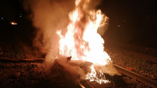 Vecinos de Tiltil levantaron barricadas en rechazo a instalación de planta de relleno sanitario