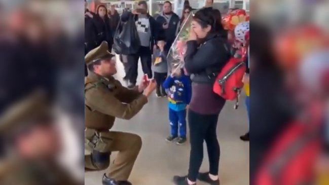 Polémica propuesta de matrimonio de carabinero será investigada por la Contraloría