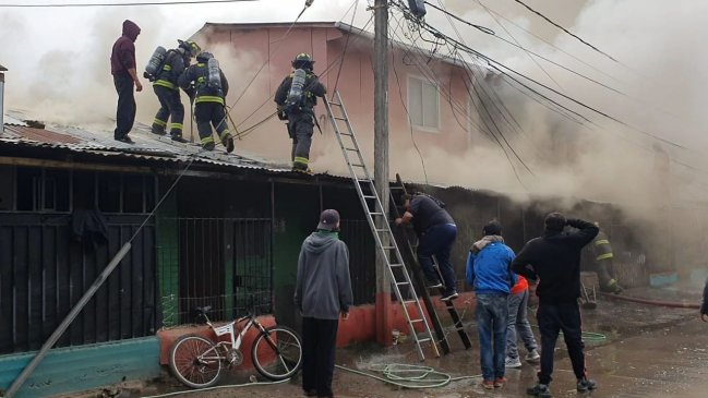 Incendio destruye dos inmuebles en Rengo