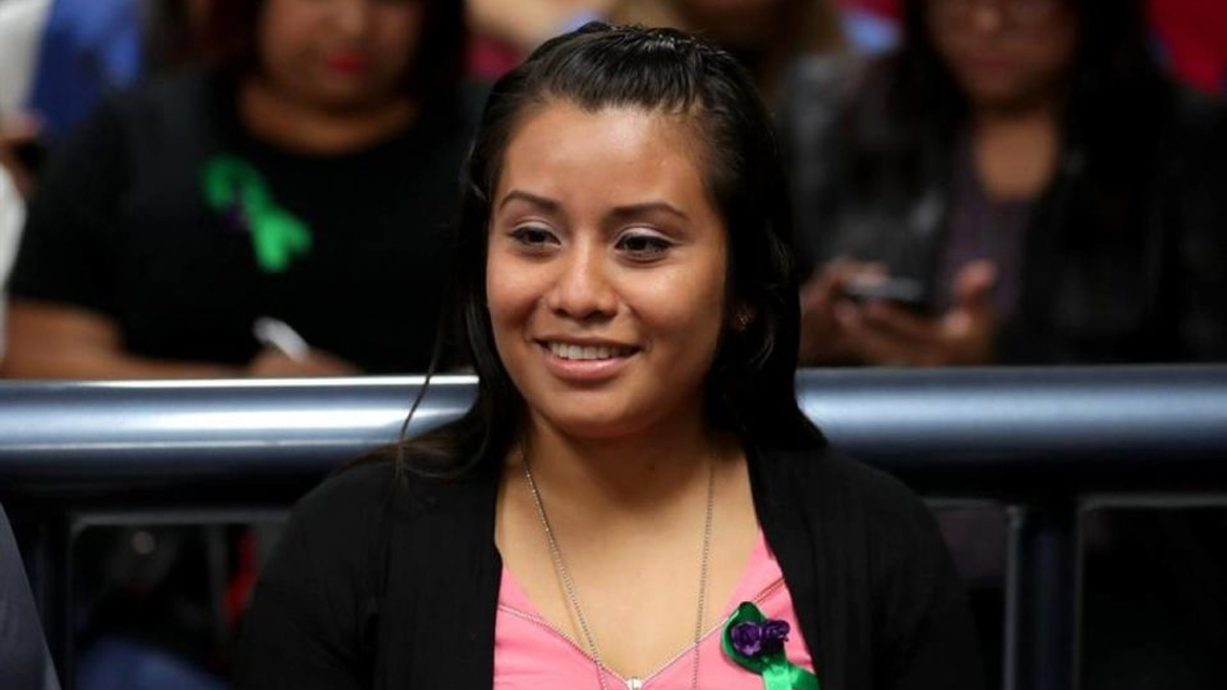 Absuelven a la joven que dio a luz a un bebé muerto y fue acusada de abortar en El Salvador