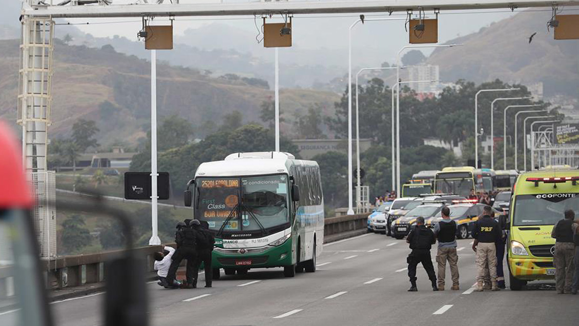 Toma de rehenes en Brasil: Hombre amenazó con incendiar autobús en Río de Janeiro y fue abatido