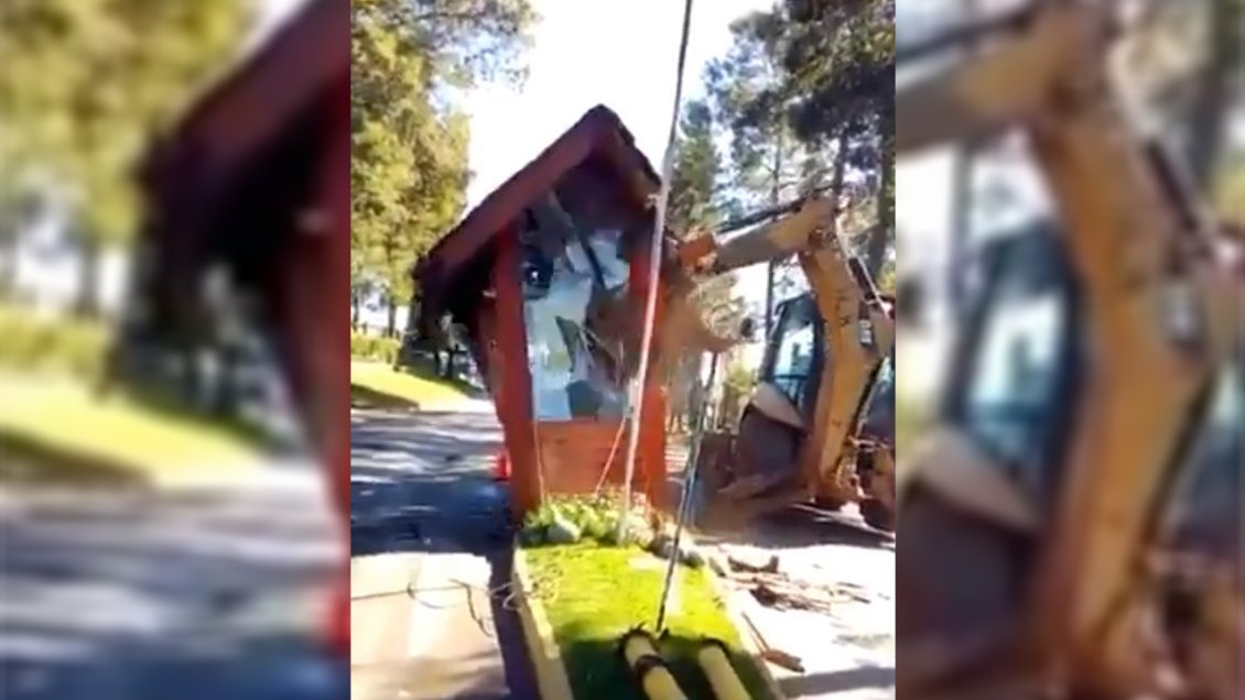 Sigue polémica por destrucción de garita en Pingueral