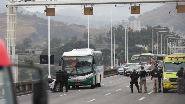 Toma de rehenes en Brasil: Hombre amenazó con incendiar autobús en Río de Janeiro y fue abatido