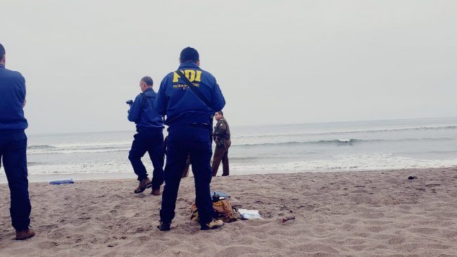 Encuentran el cuerpo de un hombre flotando en la orilla de playa Las Machas en Arica