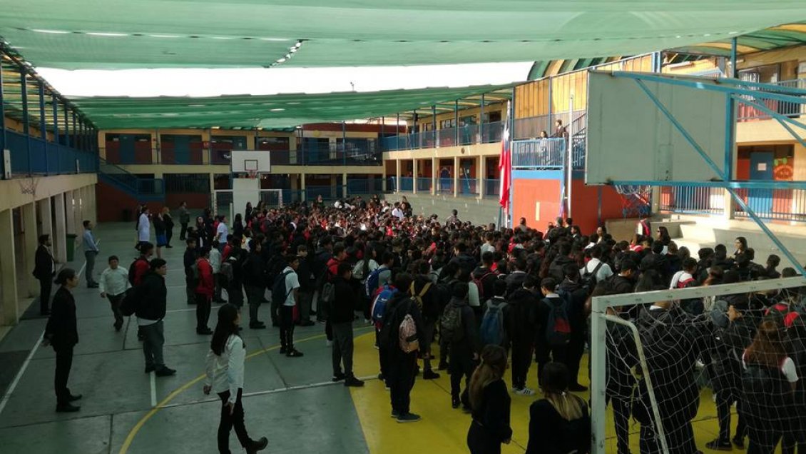 Liceo de Alto Hospicio confirmó suspensión de clases hasta el viernes por aparición de socavón