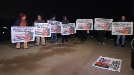  Con pancartas y consignas, familiares y amigos esperaron al 