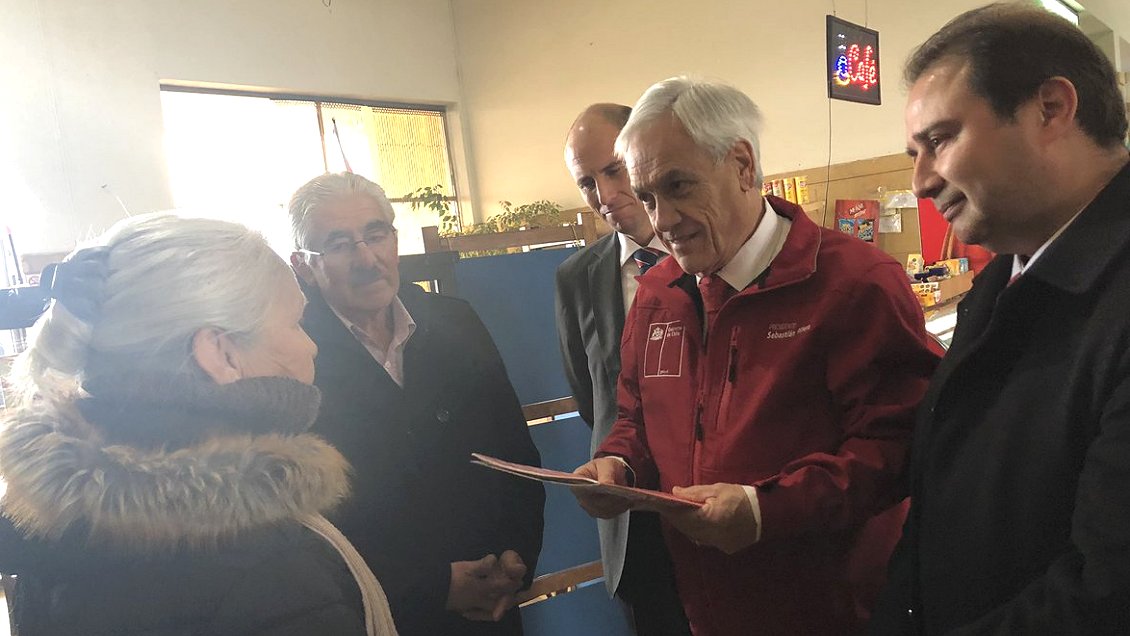 Viñateros del Itata entregaron carta a Piñera en la Estación de Chillán