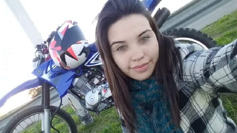 Denuncian grave ataque a una joven: Su pololo la roció con aguarrás y le prendió fuego