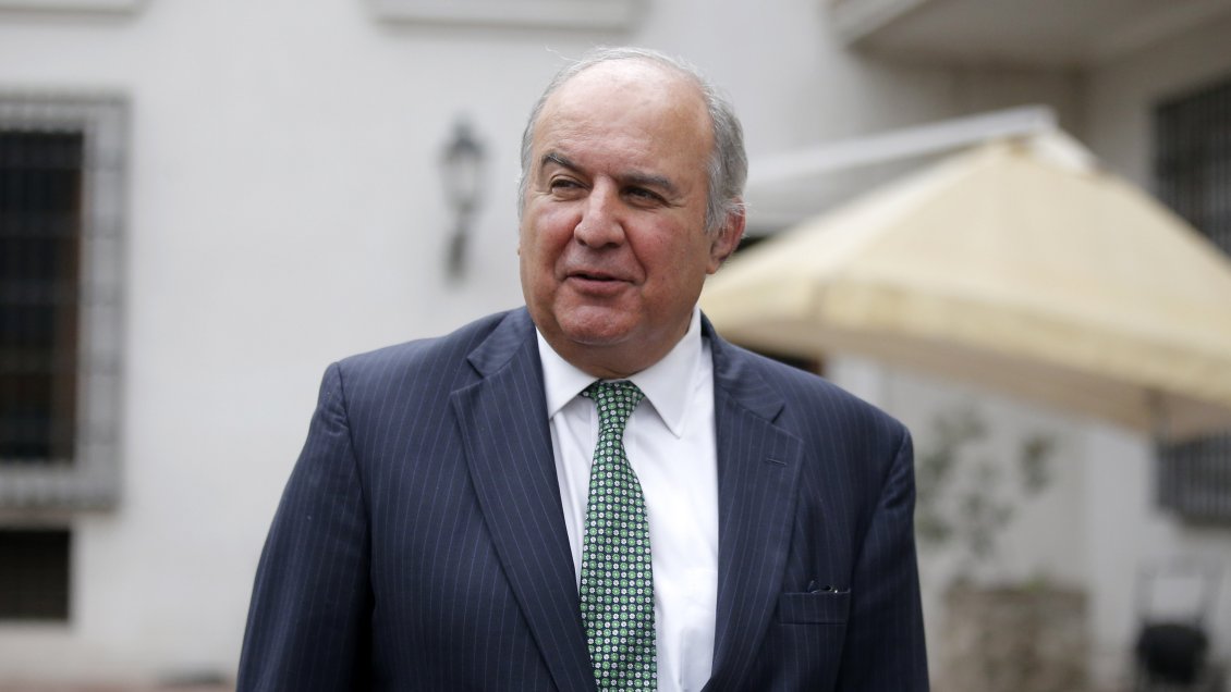 Ex ministro Mayol se burló de las denuncias de abusos cometidos por sacerdotes