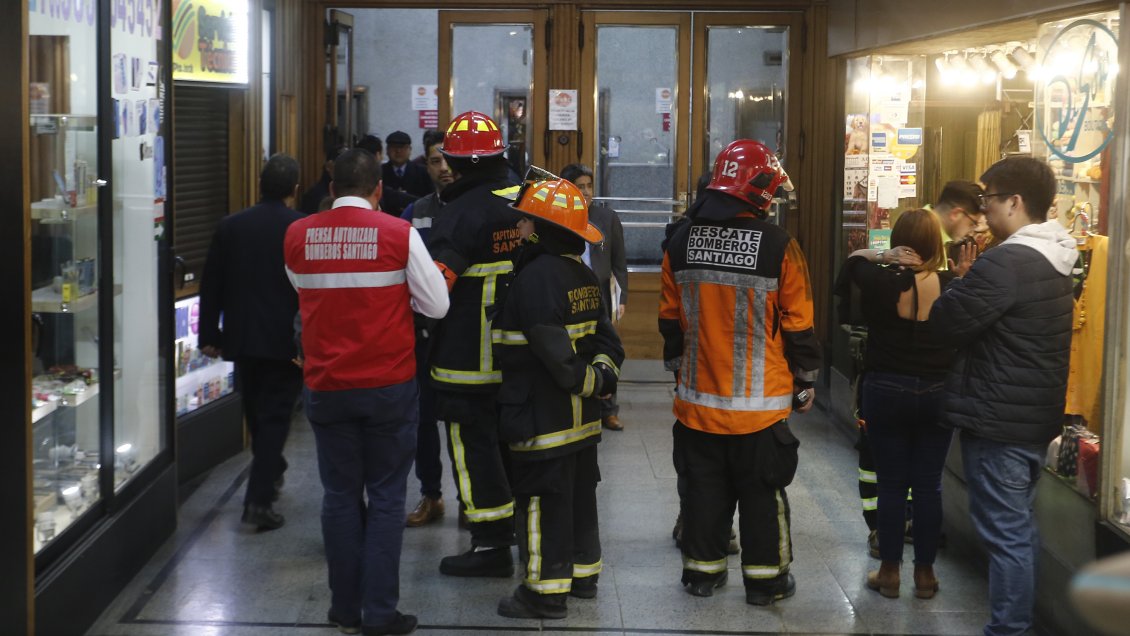 Desplome de ascensores deja varios lesionados en Paseo Ahumada