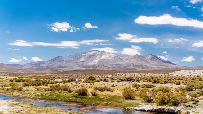 Tarapacá: Monitorean volcán Isluga tras presentar actividad sísmica