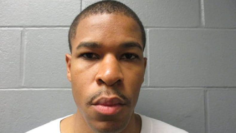 Policía intentó secuestrar a una escolar y se grabó orinando sobre ella