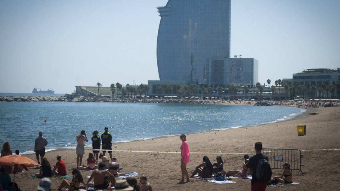 Playa en Barcelona fue cerrada tras el hallazgo de una bomba de la Guerra Civil