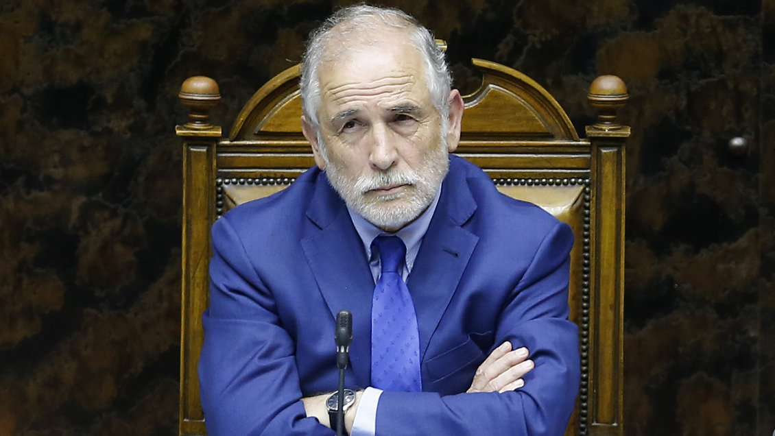 Oficialismo evalúa denunciar al senador socialista Carlos Montes