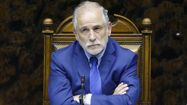 Oficialismo evalúa denunciar al senador socialista Carlos Montes