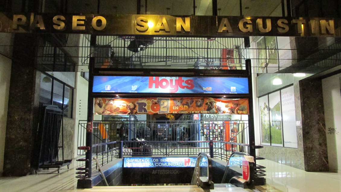 Emblemático cine de Santiago Centro cierra sus puertas