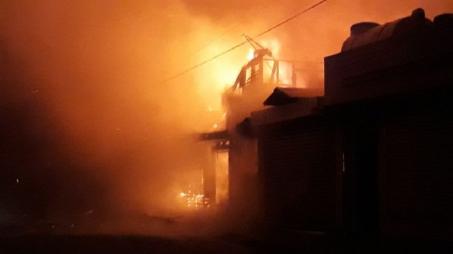 Incendio en centro de Tirúa consumió siete locales comerciales y una vivienda