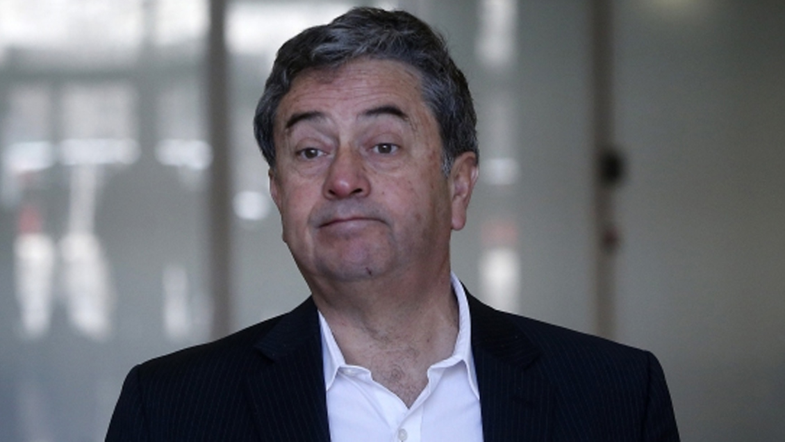 Atacan sede parlamentaria del senador Juan Antonio Coloma