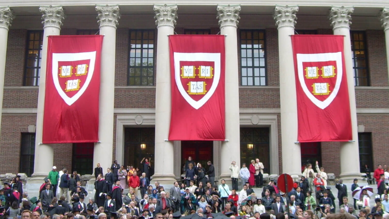 Estudiante de Harvard fue deportado por comentarios de amigos en Facebook