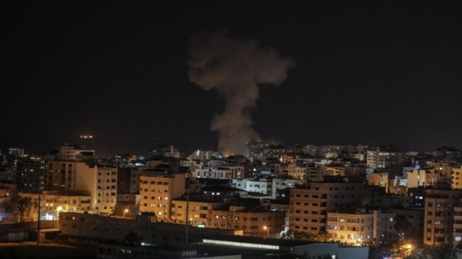 Mueren dos policías palestinos por explosiones en puestos de control en Gaza