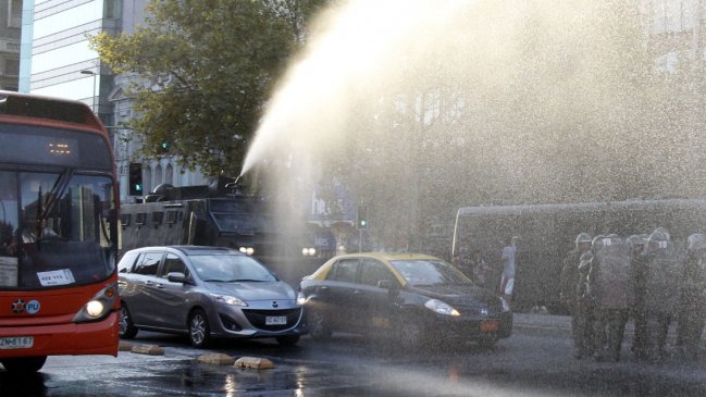 Manifestantes provocan cortes intermitentes de tránsito en la Alameda durante protesta