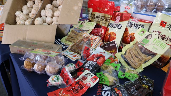 Aduanas descubrió contrabando chino que incluía huevos podridos y ropa falsificada