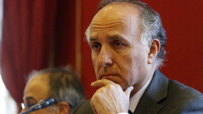 Canciller reconoció secretismo en viaje de Piñera a Brasil: Las gestiones debían resultar