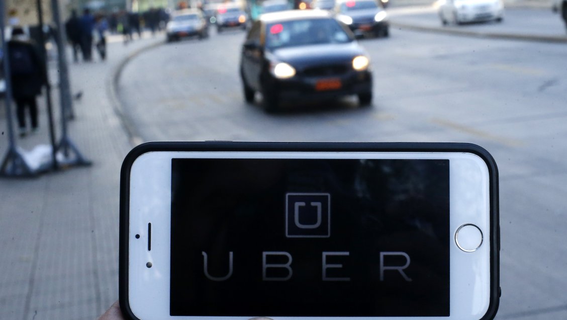 Conductores de Uber quieren formar el primer sindicato en Chile