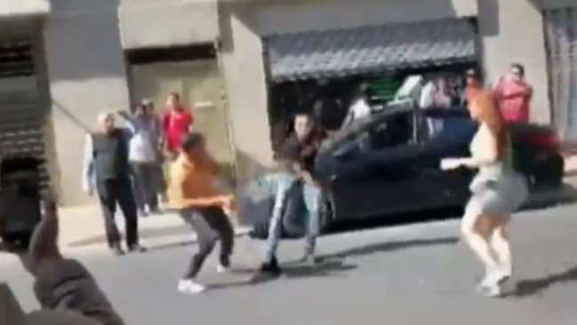 Captan violenta pelea entre conductores en el centro de Santiago