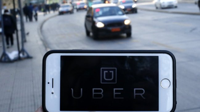 Conductores de Uber quieren formar el primer sindicato en Chile