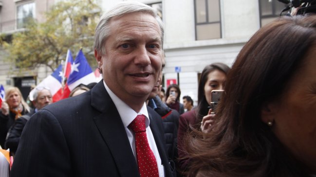 Documentos muestran a José Antonio Kast como accionista de sociedades en Panamá