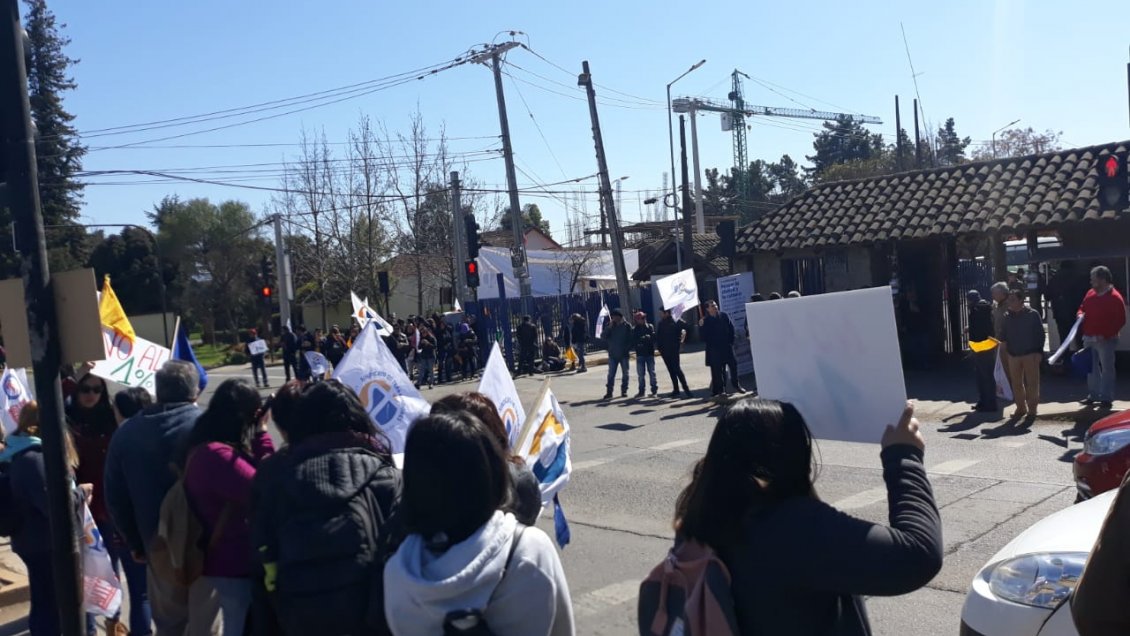 Funcionarios de la UC Maule comenzaron huelga indefinida por negociación colectiva