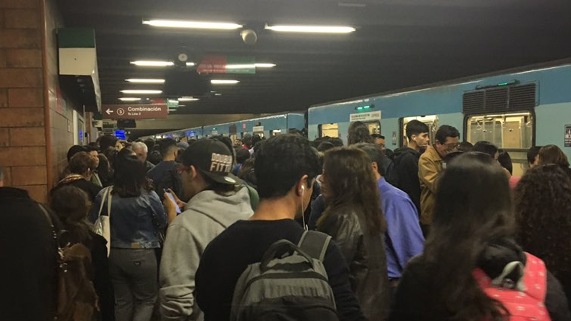 Problema en sistema de puertas mantuvo servicio parcial en la Línea 5