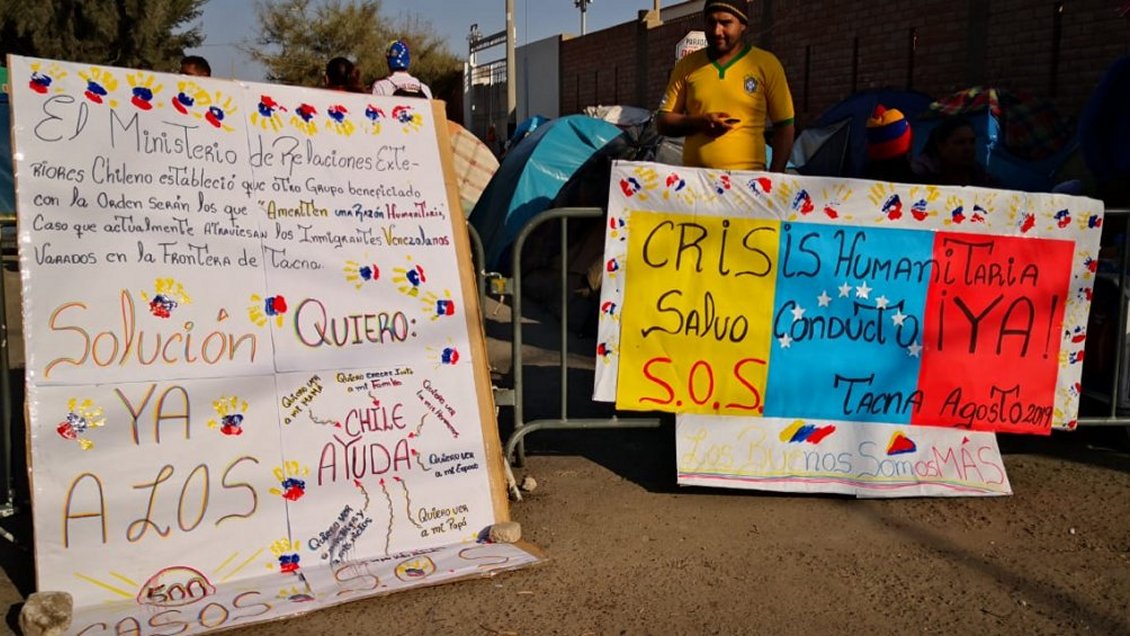 Venezolanos que acampaban frente al consulado de Chile en Tacna fueron desalojados