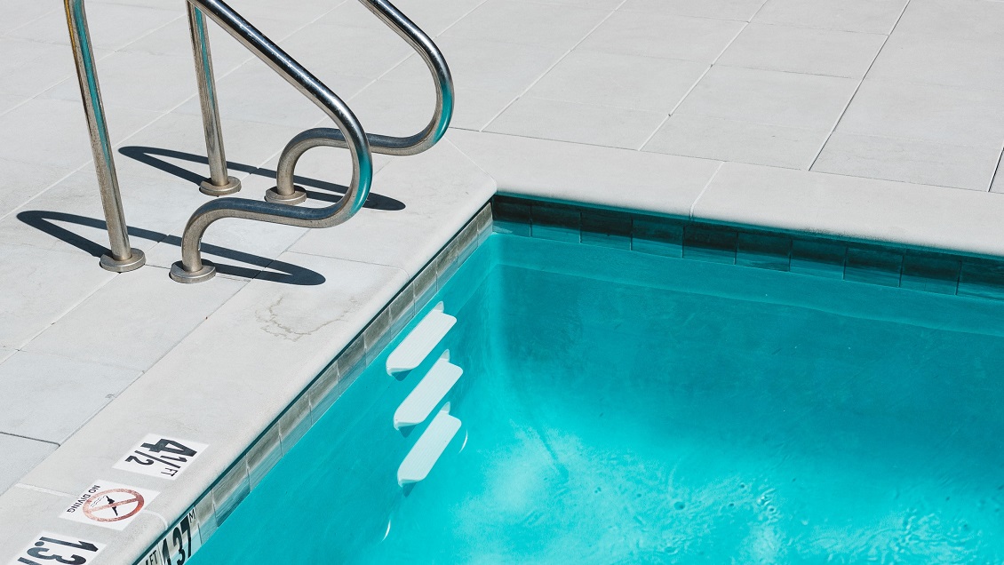 Joven fue a un casting porno y murió ahogado en una piscina