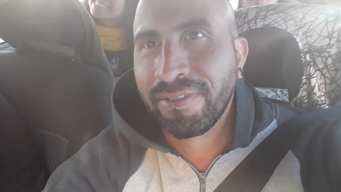 Salió a pasear en su auto nuevo y murió calcinado junto a su familia