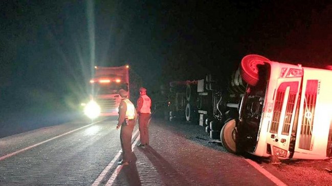 Conductor de camión con acoplado falleció tras volcamiento en Tocopilla
