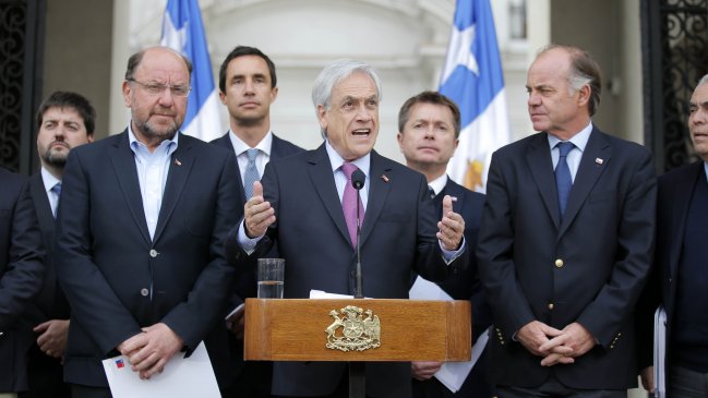 Piñera garantiza agua potable hasta el verano pero pide 