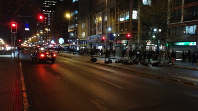 Incidentes en varios puntos de Santiago tras llamado a protesta nacional