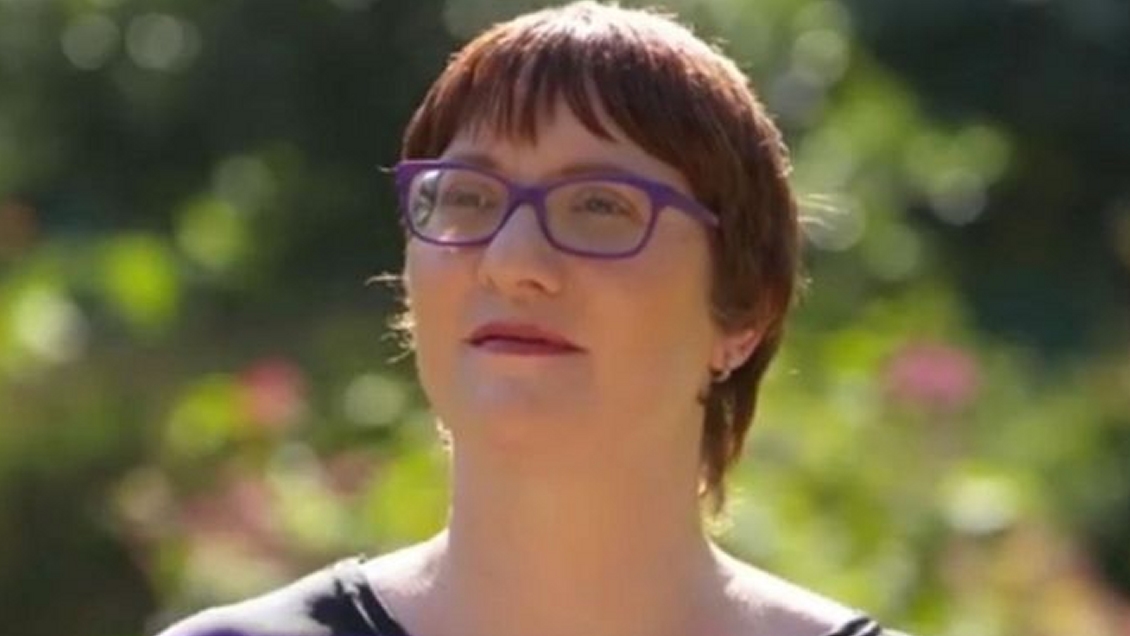 Mujer desarrolló 2.500 personalidades a raíz de abusos de su padre