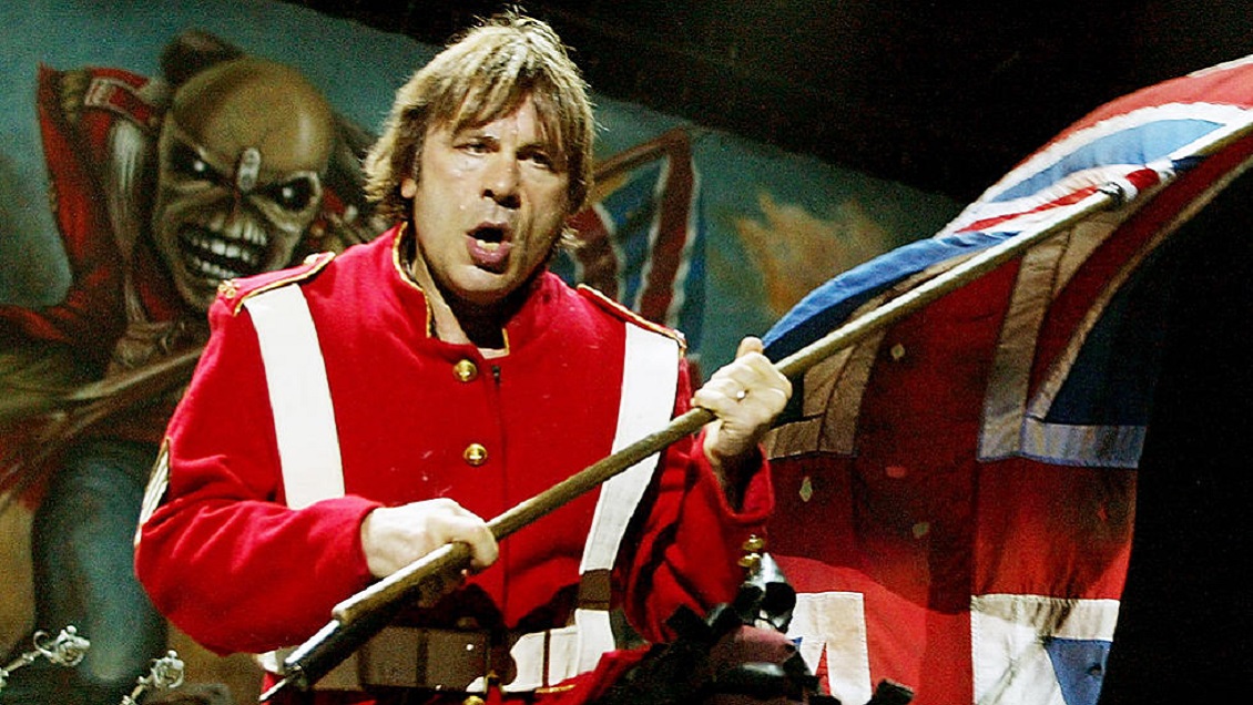 Bruce Dickinson detiene show de Iron Maiden por agresión a fanático