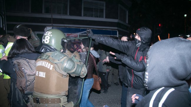 Un periodista y dos carabineros fueron rociados con gas pimienta durante marcha en Punta Arenas