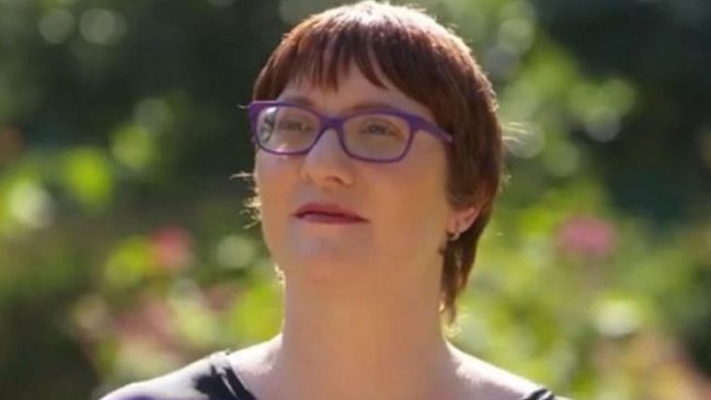 Mujer desarrolló 2.500 personalidades a raíz de abusos de su padre