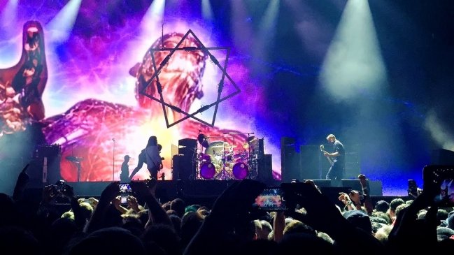 Profesor autoriza a joven de 12 años a faltar a clases para ir a ver show de Tool