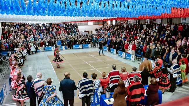 Torneo de cueca de adultos mayores inició celebraciones del primer año de Ñuble